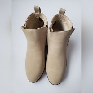 NWOT Laundry Girls Tan Ankle Boots Size 13